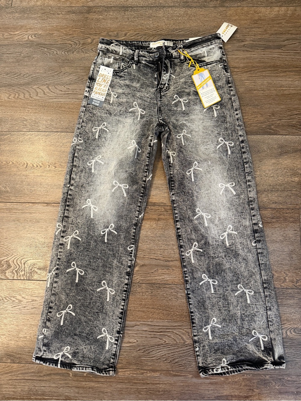 NWT! Adorable women’s jeans! 🖤